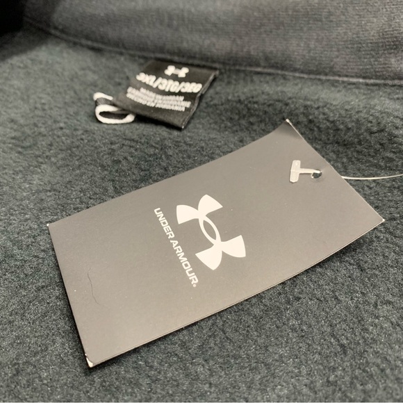 Under Armour Specialist Black Vest Men’s 3XL
NWT - Picture 9 of 12